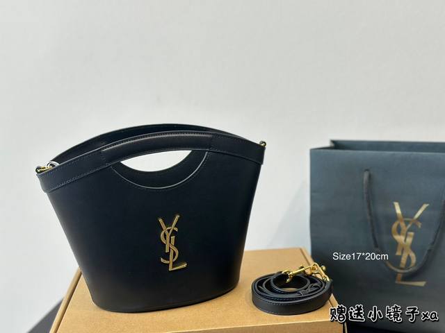 折叠盒 Ysl Leather最新光滑皮革托特包 造型托特包，全皮革内衬设计，饰以le Cassandre.这款现代单品可作为手提包携带，也可搭配可拆卸肩带肩背