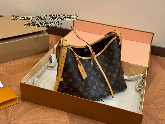 折叠盒飞机盒 Size：40.32Cm 34.29Cm 顶级原单，非普通货 Lv Carryall 年度包王 带有蝴蝶结的腋下包喜欢吗， 内附一只收纳零钱包，