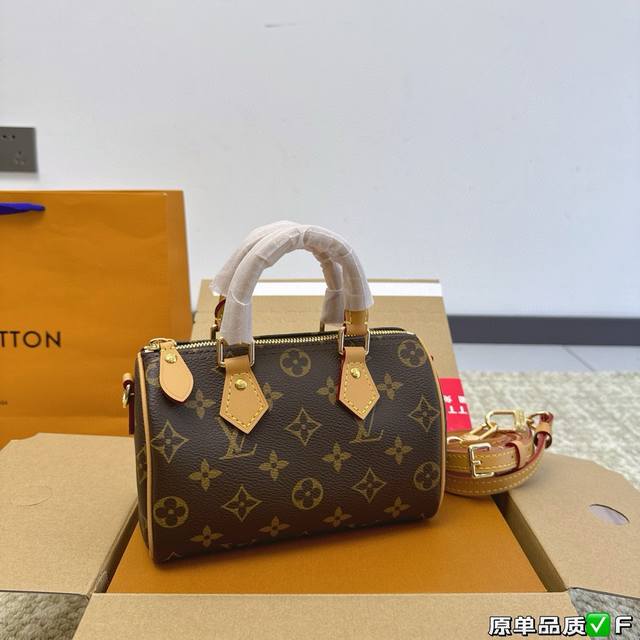 全套包装 Lv Nano Speedy 18 枕头包 Lv 新款系列 枕头包 手袋,全网首发 Lv Speedy Nano 枕头包这款retiro 手袋以标志性