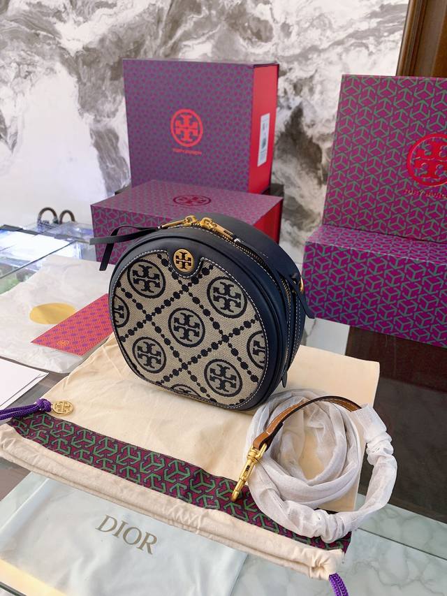 小牛皮 Tory Burch 托里伯奇 圆饼包 原单开模定制 五金内衬镂空logo 内带产地标进口面料手感质感超级好更耐磨！亮泽五金不褪色 单肩斜挎包时尚百搭