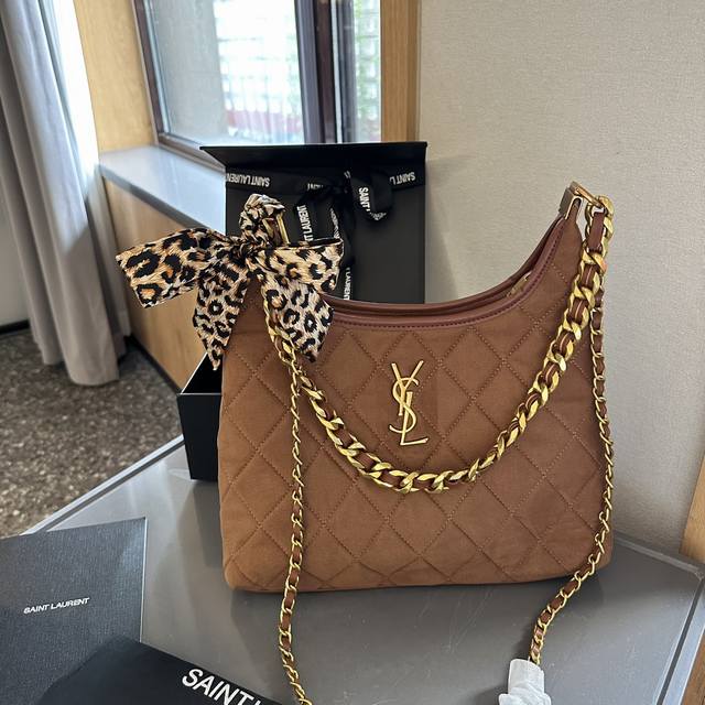 礼盒包装 Ysl Dior Lv中古bagatelle ，金链腋下包 单肩斜挎款 这款包真的很简单 越看越好看 容量非常感人 轻松装纳日常随身物品 这只包真的要