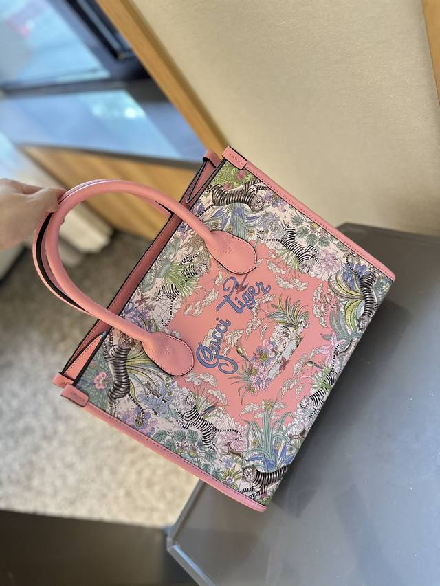 酷奇 Gucci 限定 托特包 精致美丽 高级优雅 很好驾驭，不挑衣服，不挑季节 一年四季都可，可盐可甜 高个子小姐姐背，气质御姐范 小个子的小姐姐背，甜甜女孩