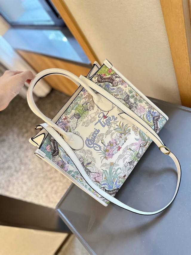 酷奇 Gucci 限定 托特包 精致美丽 高级优雅 很好驾驭，不挑衣服，不挑季节 一年四季都可，可盐可甜 高个子小姐姐背，气质御姐范 小个子的小姐姐背，甜甜女孩