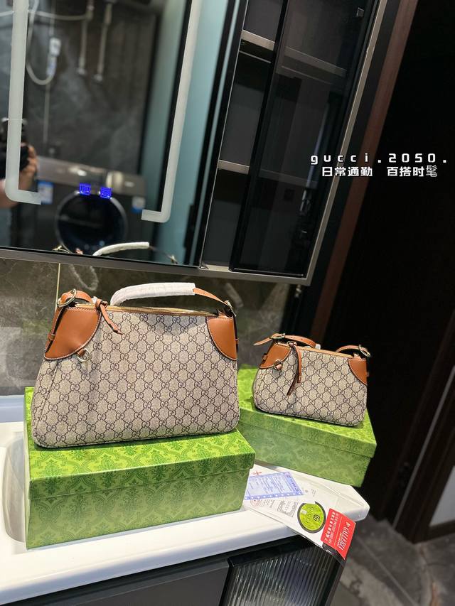 Gucci Emblem 惊喜上市 又sa又cool的新品复古时尚拉满 尺寸24*14 36*23