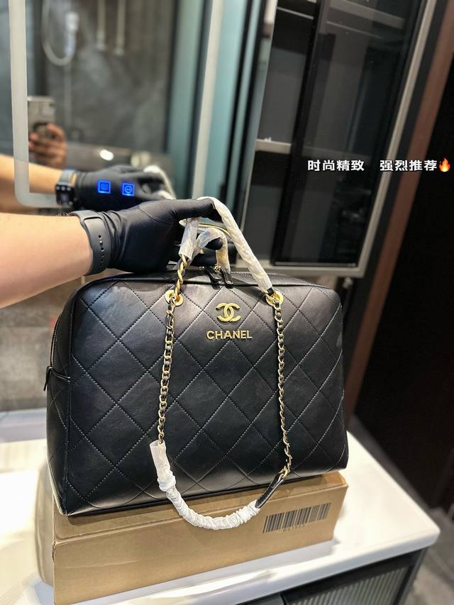 Vintage Chanel 公文保齢球包 慵懶随性又好背 上身满满的惊喜高级慵懒又随性 彻底心动的一只size：大号40 30Cm