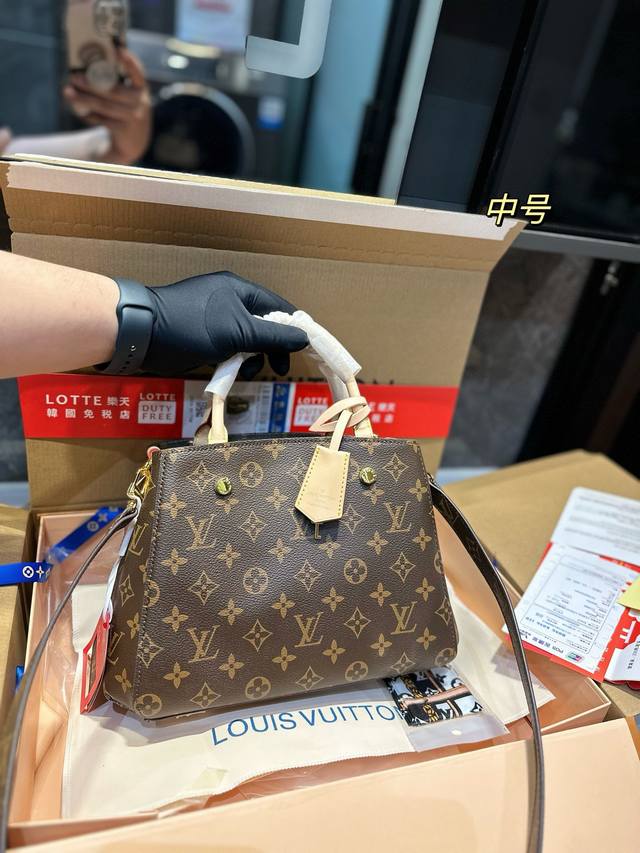 全套包装 Lv蒙田包变色牛皮 Louisvuitton 专柜同步 引领时尚潮流 细致纹理清晰 原版五金件用不掉色 顶级原单变色皮，原版pvc配头层牛皮细致出品手