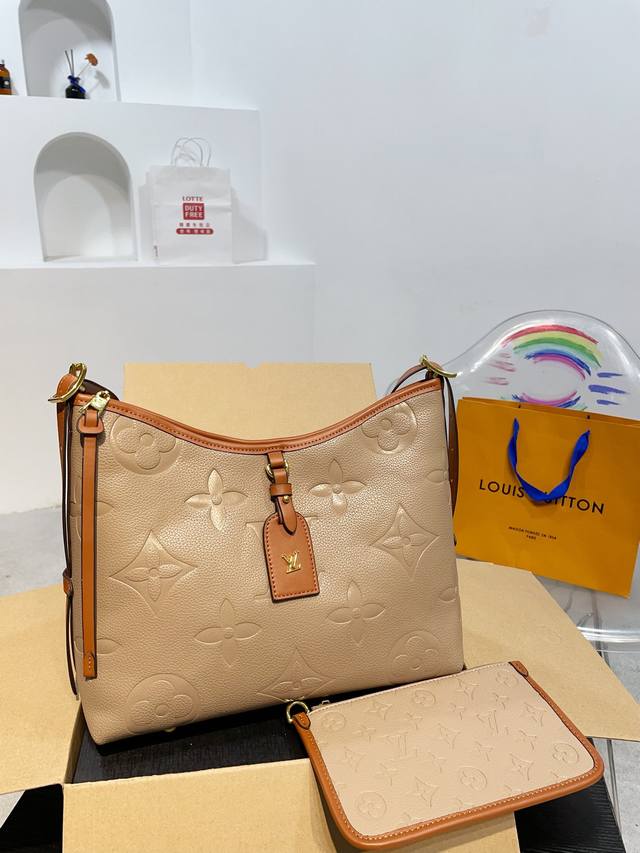 无盒 Lvcarryall 托特 好梦幻的色彩 Lv24的新品分享给大家 期待己久的lv包包 牛奶配色 时尚感十足，实用性也毫不逊色 无论是逛街、学会还是工作，