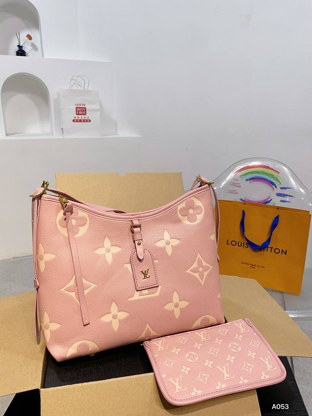 无盒 Lvcarryall 托特 好梦幻的色彩 Lv24的新品分享给大家 期待己久的lv包包 牛奶配色 时尚感十足，实用性也毫不逊色 无论是逛街、学会还是工作，