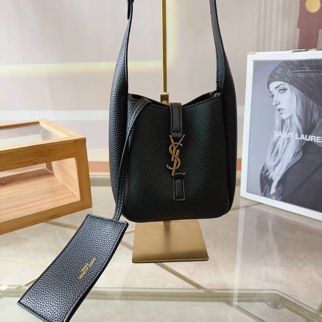 礼盒包装 圣罗兰ysl 新品mini Hobo 迷你腋下包 尺寸16×15×8B D