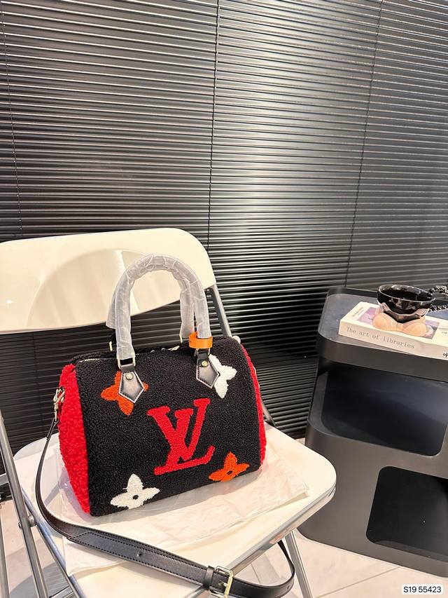 配盒子 秋冬包包 Lv羊羔毛枕头 Teddy温暖羊毛系列手袋，Louis Vuitton Monogram Lv Teddy 系列手袋，Speedy 手拎包、T