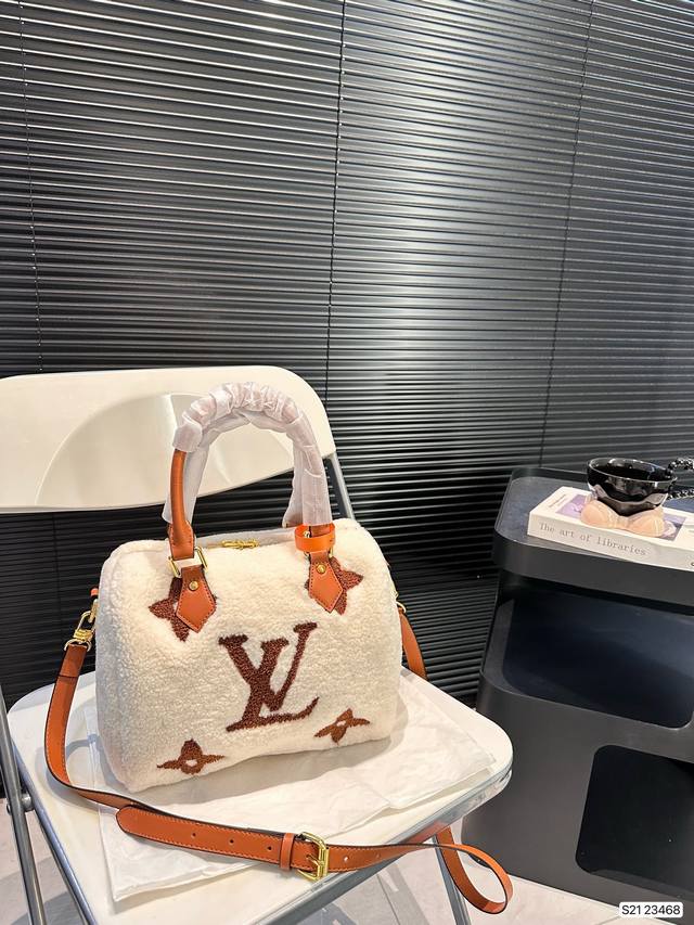 配盒子 秋冬包包 Lv羊羔毛枕头 Teddy温暖羊毛系列手袋，Louis Vuitton Monogram Lv Teddy 系列手袋，Speedy 手拎包、T