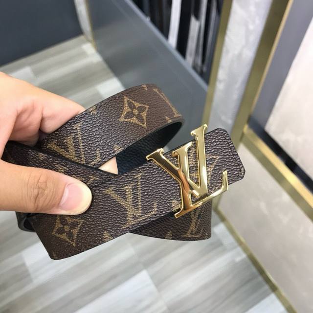 Lvmade In Spain 原单货louis Vuitton 皮带系列、海外原单货、3.0Cm精品钢扣与正品零距离接触品质、给你不一样的视觉效果专柜盒子