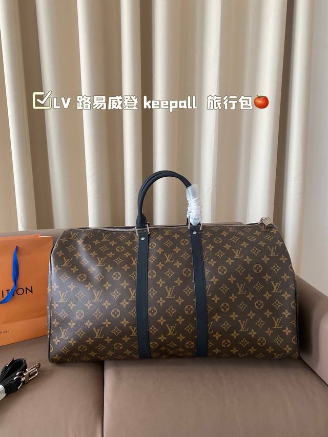 Lv 路易威登 春夏限量新款keepall 旅行包 一只帅气能装的旅行袋 时尚爆发款火热来袭 经典设计大气可观男女通用款 包包采用原版皮质 超级厚实 耐磨 耐用