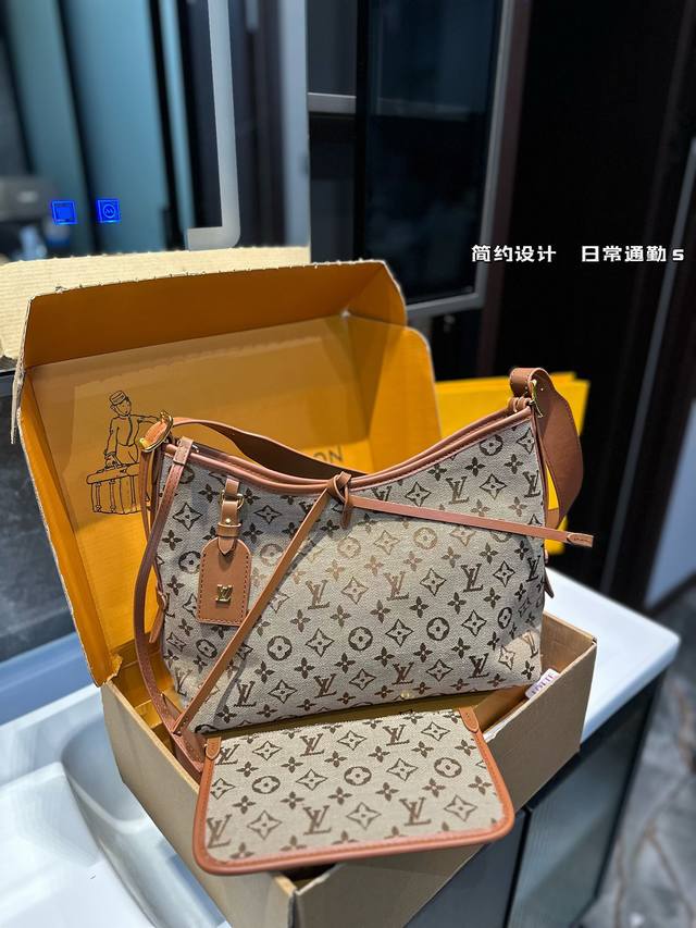 帆布carryall Lv新款，可斜挎、单肩。容量保证，放平板小电脑非常方便，设计比neverfull 小巧、肩带够宽不那么勒；比graceful俏皮，上身完全