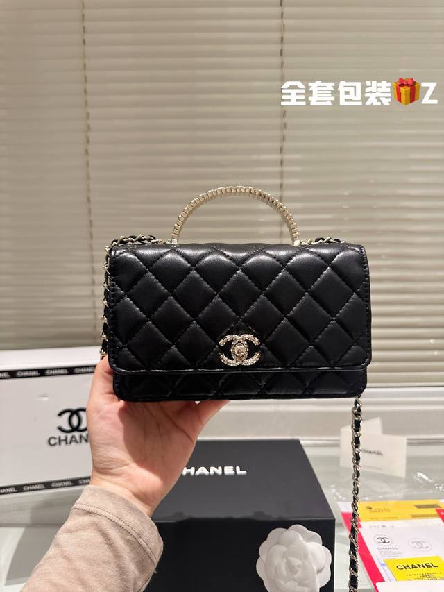 顶级原单 小羊皮 Chanel 2024新woc钻款 发财包 小香牛皮最近好多明星都在背chanel 19 这款包是由老佛爷karl Lagerfeld和cha