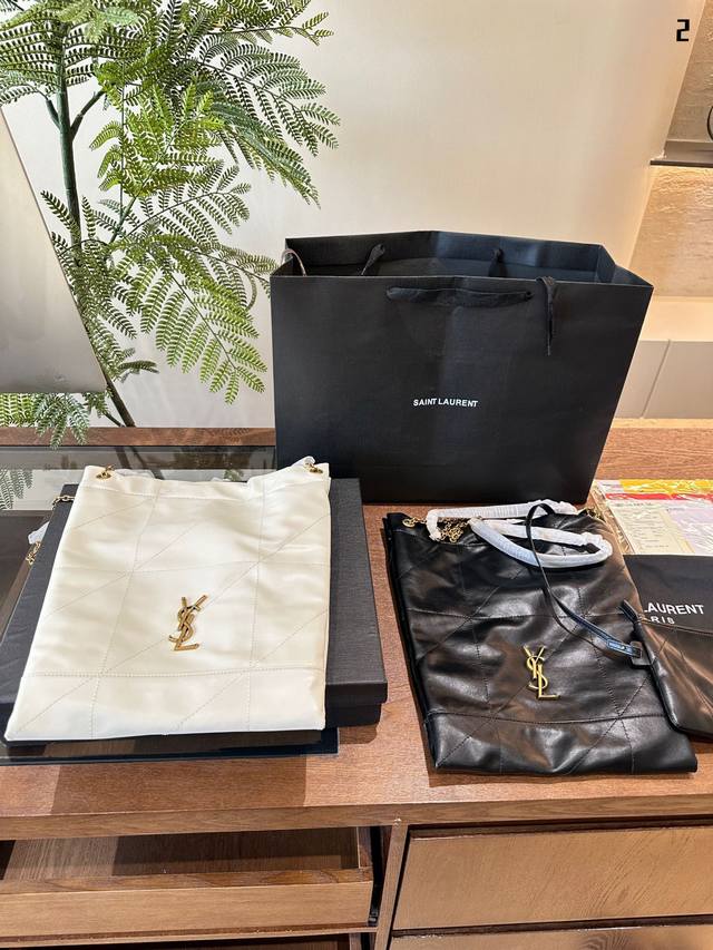 圣罗兰 新品jamie垃圾袋 Saint Laurent 碎花背心搭配工装风半裙 甜酷时髦风探索夏日时尚新风尚 33×38