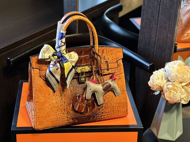 折叠礼盒 Hermes 高级鳄鱼纹 铂金包 Hermès 爱马仕 铂金包 高端质量 原版皮质 明星同款 原版质量 ，Hermès每个女孩的必备品j 尺寸：30C