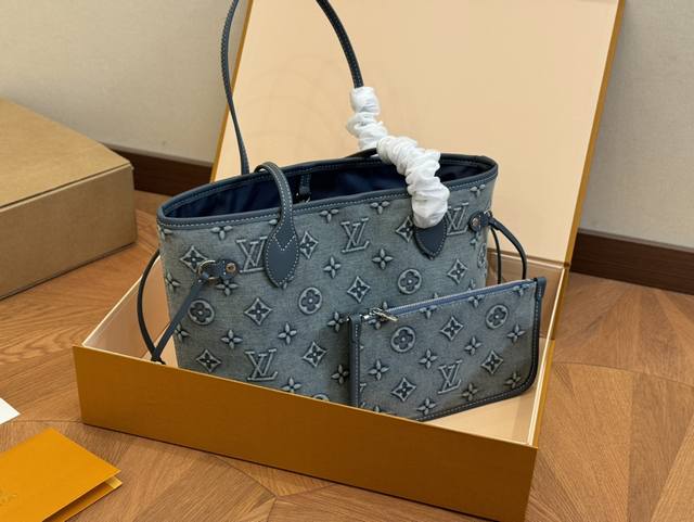 配折叠盒飞机盒 Size： 28.21Cm Lv Neverfull 中号购物袋！ 骨灰级产物！ 经典到无可复制！ 有质感！有味道！