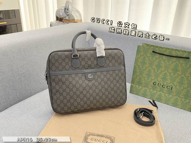 无盒 Size:35×28 Gucci 酷奇公文包 头层牛皮 超高版本 可以斜挎可以手提 容量也很大，文件，电脑都可以放 材质非常耐磨 商务男士的首选