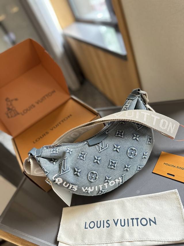 折叠礼盒包装 Lv Bumbag 24Ss 丹宁牛仔 重出江湖凸速速预定！ 谁还记得bumbag 当年的火爆程度？ 明星博主手里人手一只！ 这么火的包包停产，