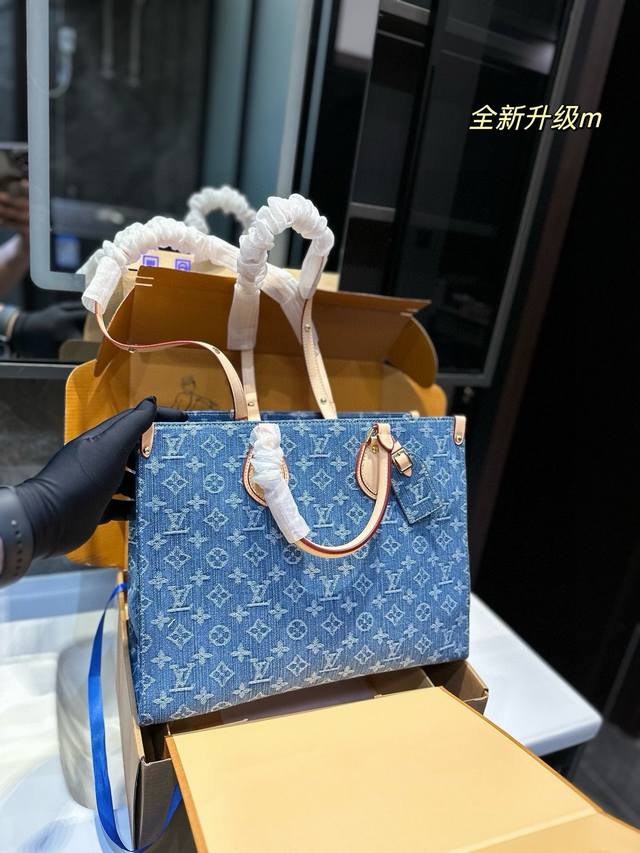 折叠礼盒 Lv 中古牛仔 Onthego妈咪袋 性价比之王这是一款超赞的包型，灵感来自于恶搞lv的街头品牌，曾经的曾经，Louis Vll Litton永远不会