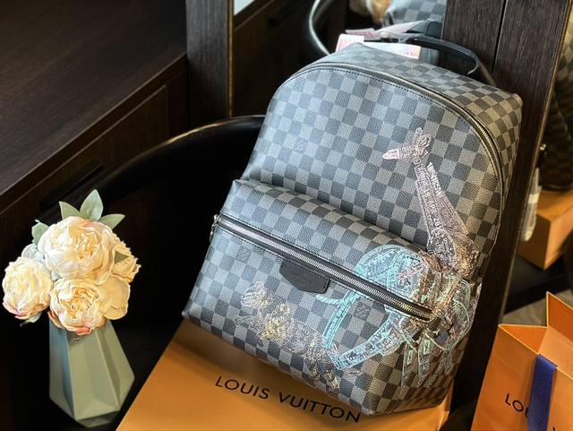 好物推荐／高颜值双肩包／Lv Discovery品牌：路易威登 Louis Vuitton Discovery 百搭通勤经典老花帆布拼牛皮双肩包 Lv最好看的双