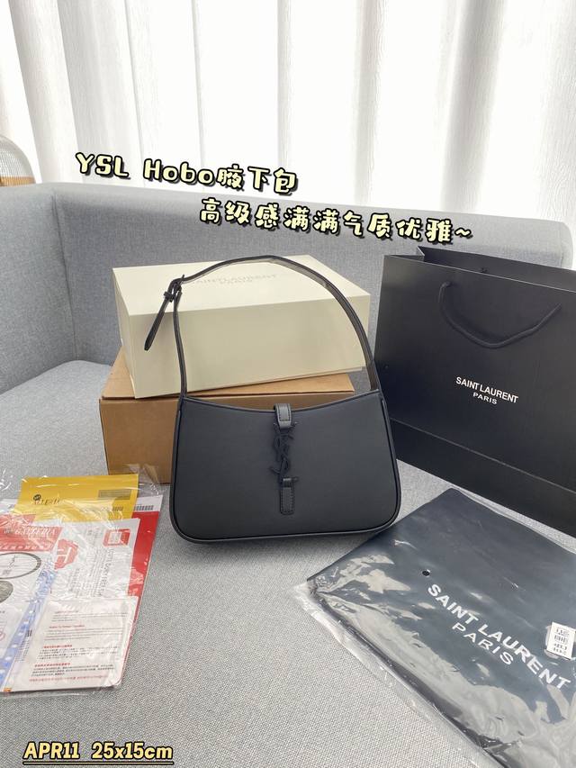 配全套礼盒 Size:25×15 圣罗兰 Ysl Hobo腋下包 质感很高级 容量超级大也很耐用 日常出街背它回头率百分百 就是这种随性慵懒感