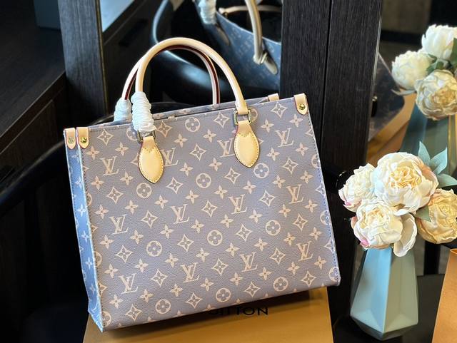 Lv 新款 全球限定 Onthego中号手袋释放monogram Empreinte压纹皮革的娴雅意味，可为当季造型注入盎然春意。充裕容量满足都市出行或商务所需