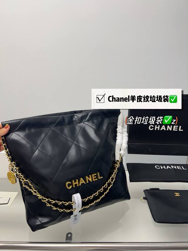 全套包装 升级版 Size：30 35Cm 好搭配了呜呜呜 Chanel 22Bag 更酷哦！ 羊皮纹很耐造 高级感拉满 搜索 小香家 垃圾袋