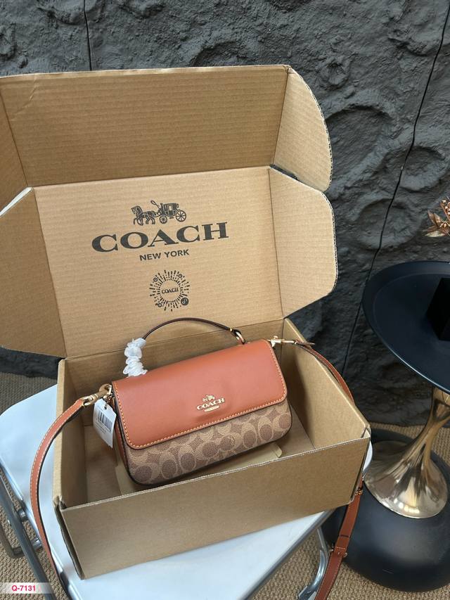 配礼盒 尺寸：21.13Cm 蔻驰coach新款经典logobeynn 单肩斜挎包 蔻驰出的这款斜挎包，很简约耐看，超级舒服的款 就是完全挑不出错 超级百搭 大