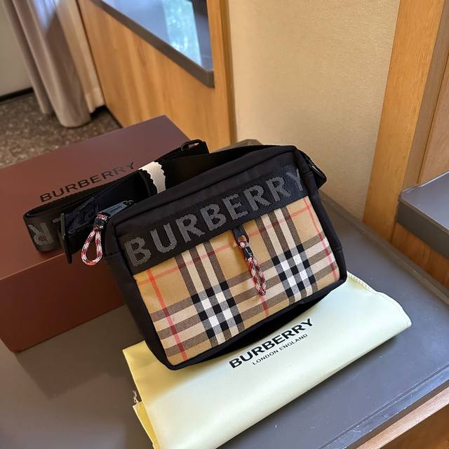 折叠礼盒包装 Burberry 巴宝莉 网红同款相机包不论是日常出行 男女同款 超级爆 游玩这款相机包的容量都足够大让好多宝宝尖叫 超级实用的一款 高品质 质量