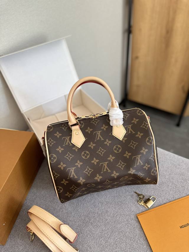 变色皮 “折叠礼盒官网飞机盒” Lv Speedy 枕头包 Lv 新款系列 枕头包 手袋,全网首发 Lv Speedy Nano 枕头包这款retiro 手袋以