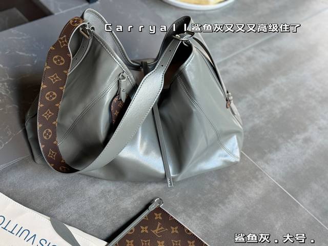 配盒 牛皮大号 Size：40*30Cm Carryall 鲨鱼灰 怎么选 Carryall 黑色 灰色 老花 牛皮材质，超级柔软 鲨鱼灰又又又高级住了！