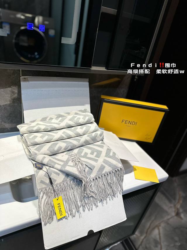 礼盒包装 Fendi 原单双面围巾 今年冬天是焦糖味的 羊绒围巾手感柔软 保暖效果非常好 很有腔调yyds 是真的