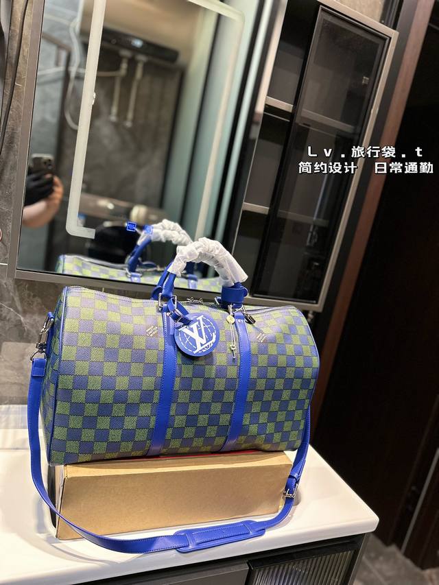 Lv 旅行袋真的超能装 出门旅行首选重点是拿起来超级飒时尚达人必备单品之一 尺寸：50 29