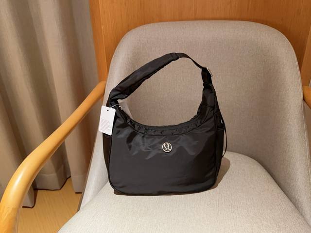 无盒 Lululemon Shoulder Bag Hobo腋下包 尼龙牛角包 尺寸27×18×11