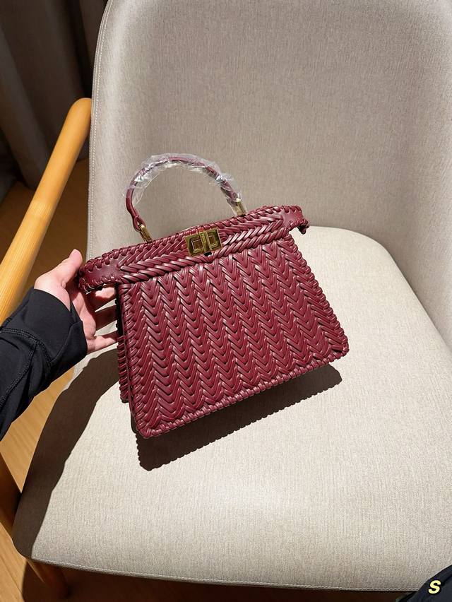 Fendi 芬迪 Peekaboo Iseeu编织手提包斜挎包 尺寸27×20×13 礼盒包装