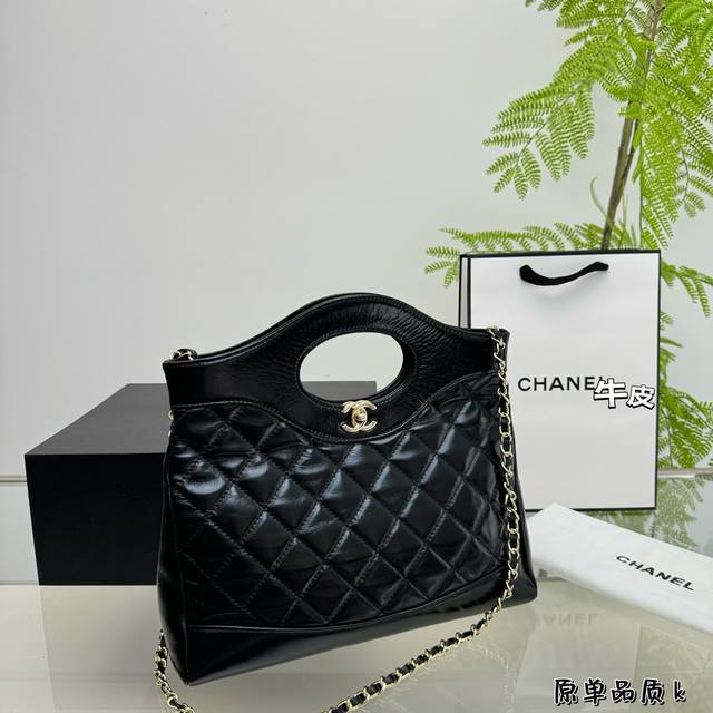 折叠盒 头层牛皮 Chanel 31Bag31Bag再次回归就闭眼入，有什么颜色买什么颜色，图片色可能略有色差，但实物是非常好看的，容量不用说了，肩带也正好斜挎