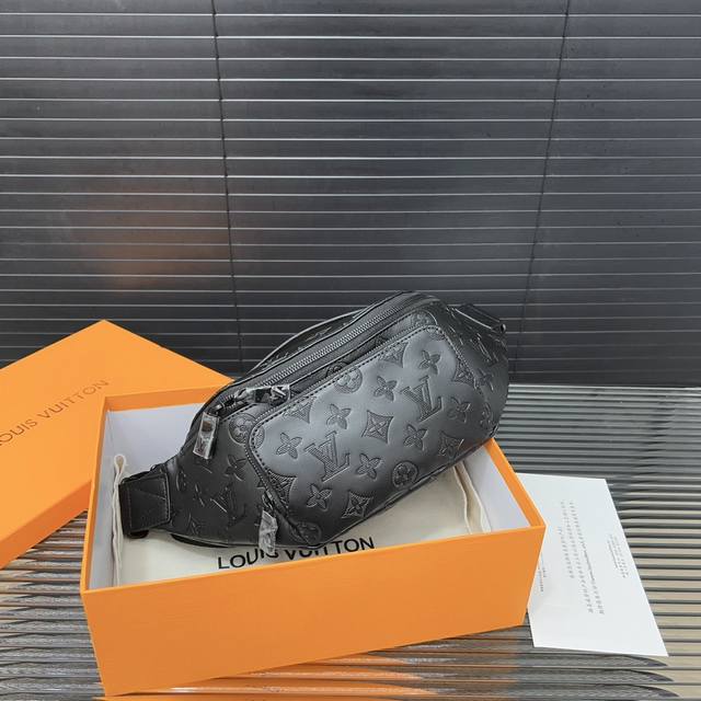 Louisvuitton 路易威登 Rush腰包斜挎胸包 原厂面料材质 电镀五金 高端货 附带防尘袋 礼盒 规格:30 X 15Cm