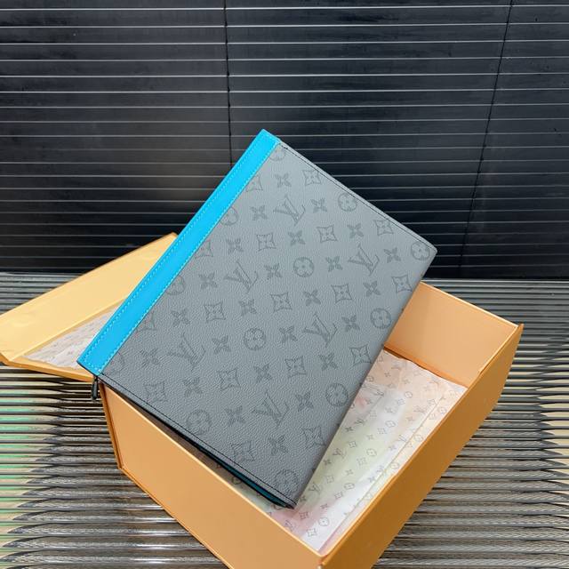 Louisvuitton 路易威登 Pochette Voyage 手袋男士手拿包 洗漱包 采用精湛镶嵌细工，实物拍摄 原厂原版面料 配送 精品礼盒 27 X