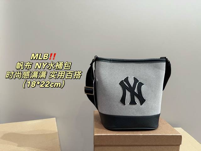 配盒尺寸18.22 Mlb Ny水桶包 帆布水桶包纽约洋基队 这款包包简直是时尚界的宠儿，它的设计经典又时尚，无论是搭配休闲装还是正式装，都能轻松提升 你的时尚