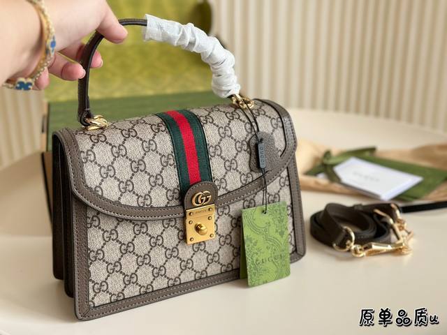 全套包装 Gucci新款ophidia系列手提包new Gucci Ophidia系列不断发展壮大，在每一季 都会带来令人惊艳的新品。这款手提包是epilogu