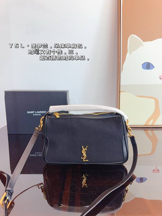 配礼盒. 圣罗兰ysl Hobo 麂皮绒饭盒包. 复古优雅 满满的高级感 大小适中 容量感人 休闲正装皆可轻松驾驭尺寸：29*9*17Cm