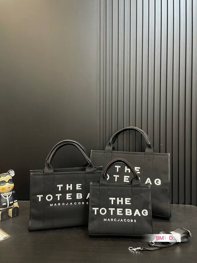 大号 中号 小号 Mj托特包-Marc Jacobs- The Traveler Tote Bag托特包 开口处配有拉链开合 更安全市面大多tote都是敞口 舒