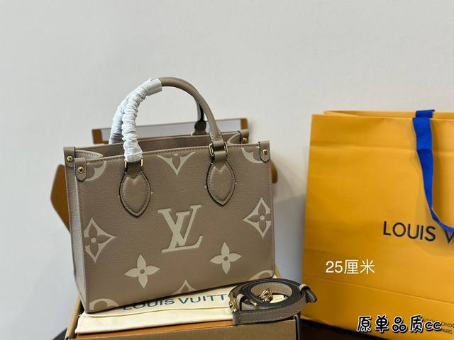 全套包装 Lv本款onthego中号手袋释放monogram Empreinte压纹皮革的娴雅意味，可为当季造型注入盎然春意。充裕容量满足都市出行或商务所需，顶