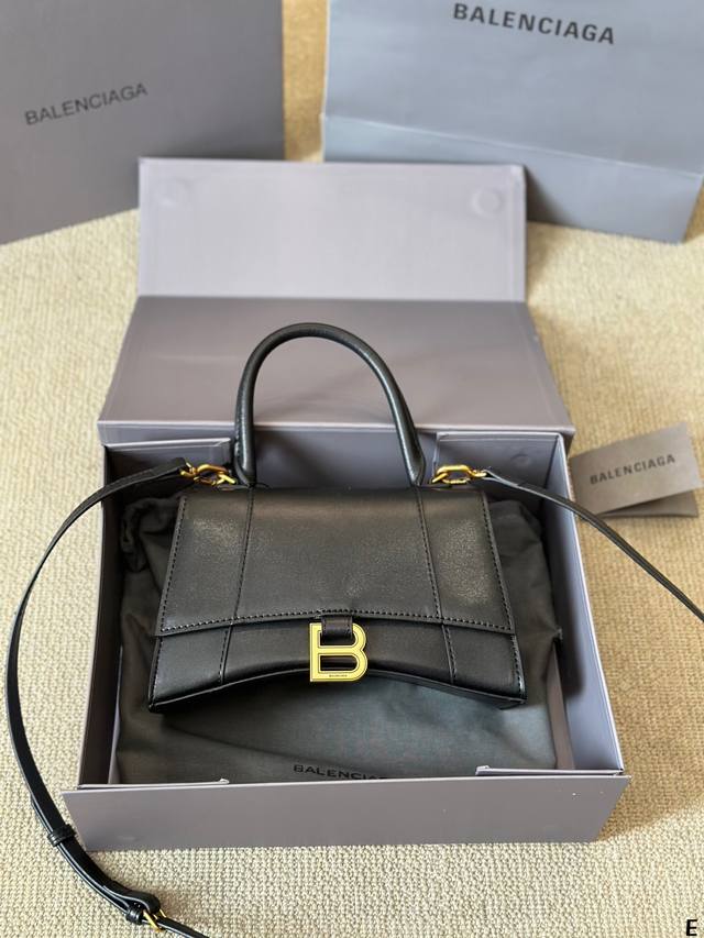 牛皮版本 巴黎世家 Balenciaga 巴黎世家 Hourglass Xs 沙漏包 斜挎手提包 Lisa款 最新走秀款购物袋来啦专柜限量上市 娱乐周刊主推款～