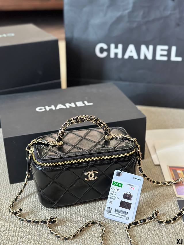 Chanel 盒子包 慵懒随性又好背 上身满满的惊喜 高级慵懒又随性 彻底心动的一只 Size：18 10Cm