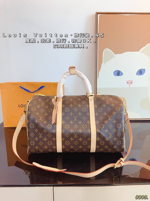 Lv 路易威登联名款keepall 斜跨包旅行包 一只帅气能装的旅行袋 时尚爆发款火热来袭 经典设计大气可观男女通用款 包包采用原版皮质 超级厚实 耐磨 耐用原