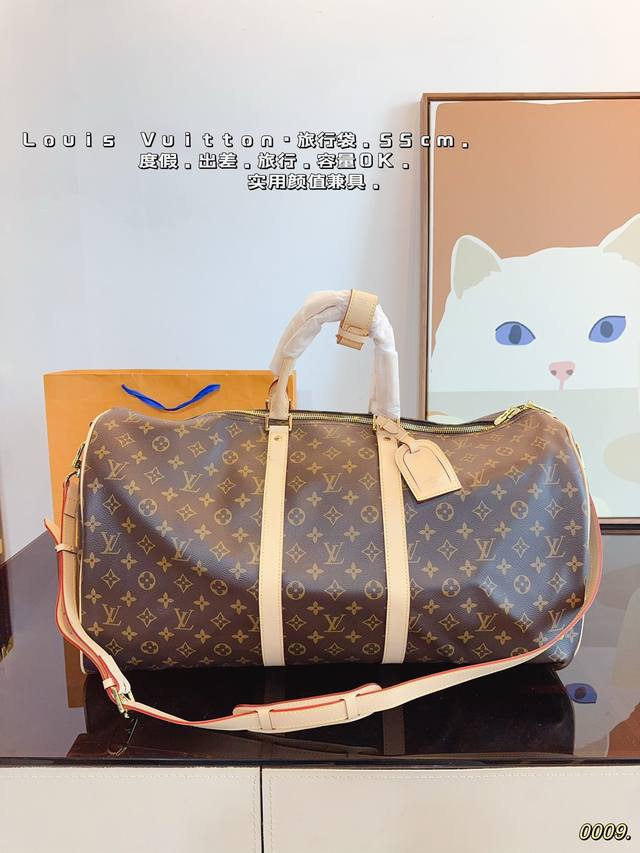 Lv 路易威登联名款keepall 斜跨包旅行包 一只帅气能装的旅行袋 时尚爆发款火热来袭 经典设计大气可观男女通用款 包包采用原版皮质 超级厚实 耐磨 耐用原