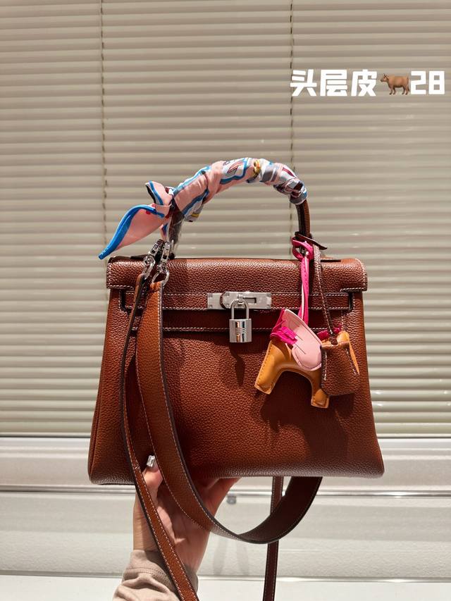 福宝皮 进口头层荔枝纹牛皮 顶级货 不是地产货 Hermès 爱马仕 凯莉包 高端质量 专柜最新款进口荔枝纹 明星同款 原版质量 ，Hermès每个女孩的必备品